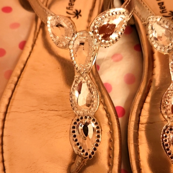 Montego Bay Club Silver thong flat sandal - sz 5.5 - Picture 7 of 7